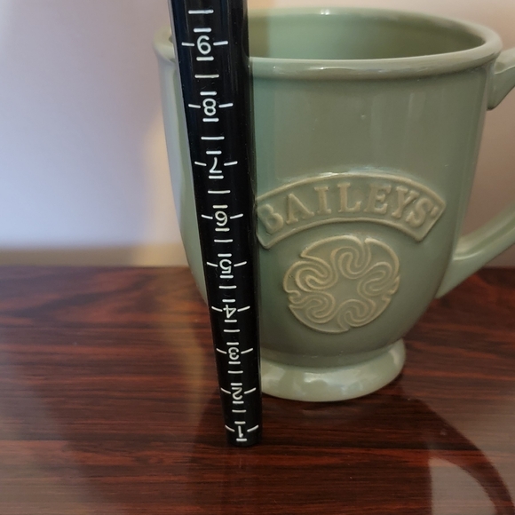 Bailey's Rare Set of 2 Green Latte Coffee Mugs Collection - Picture 6 of 10